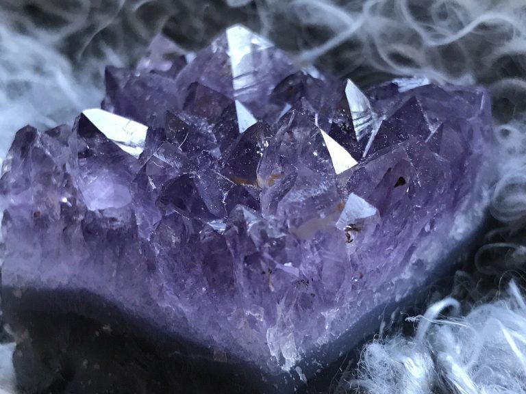 amethyst-g1e5f2c560_1280